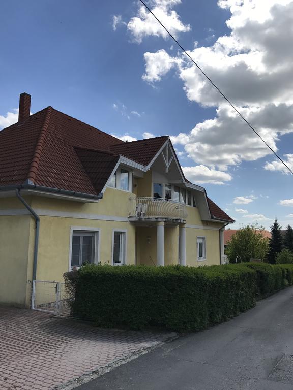 Esther Apartman Gyenesdiás Exteriér fotografie